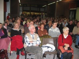 Assemblée lors de la conférence de Michel Serres